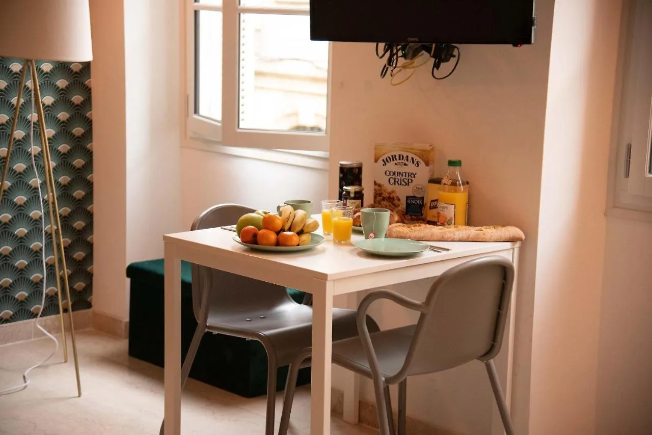 ★ Le Petit Avignonnais ★ Countryside ★ Intramuros ★ Center ★ Apartment